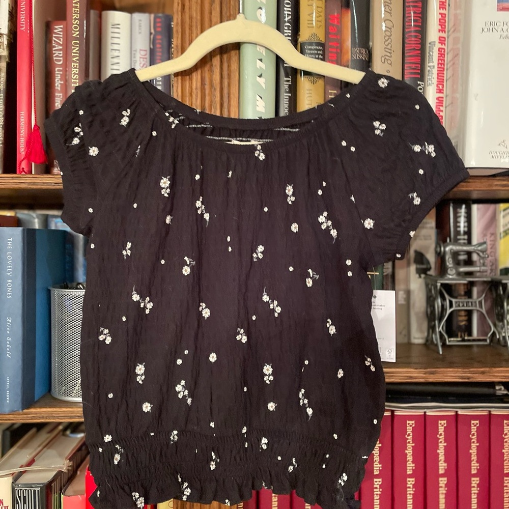 Kohl's Black Smocked Blouse with Puff Sleeves. Large 10-12